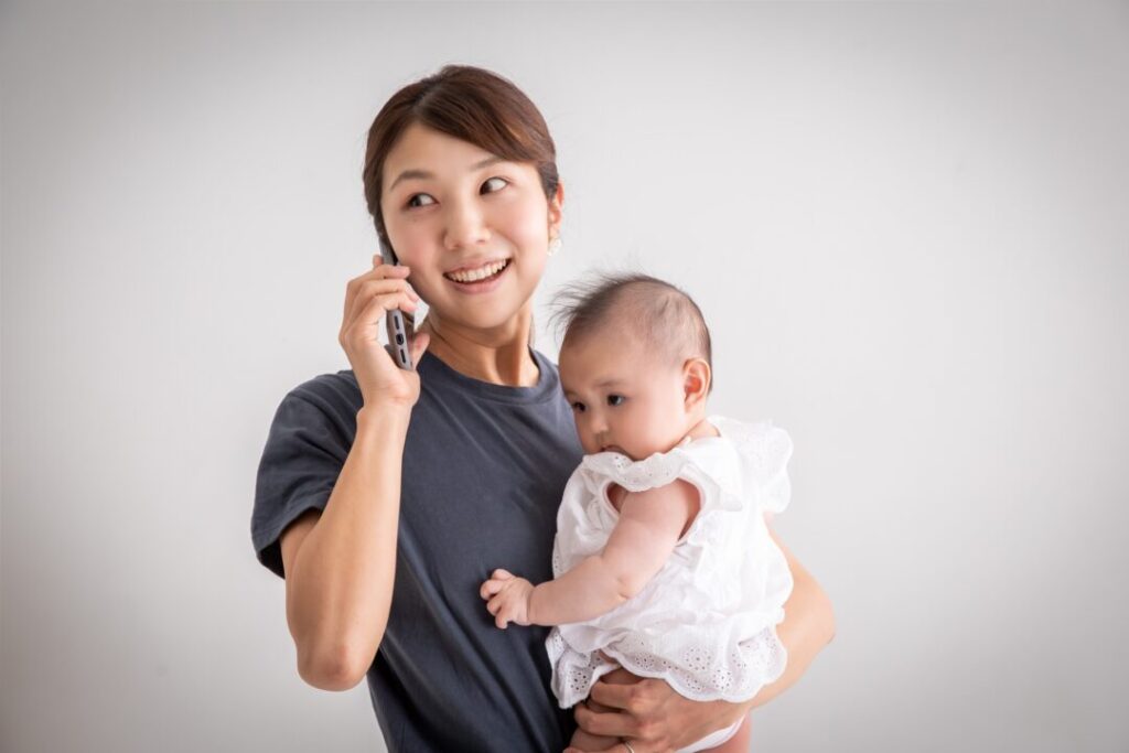 価格以上の時間を割いて対応している女性のイメージ写真